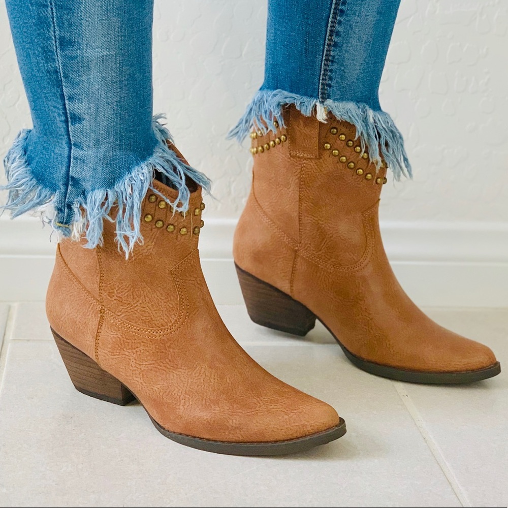 NIB Tan Studded Top Line Cowgirl Western Boots - Picture 1 of 7